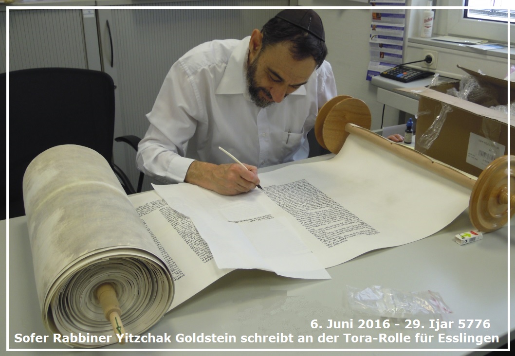 6. Juni 2016 - 29. Ijar 5776   Sofer Rabbiner Yitzchak Goldstein schreibt an der Tora-Rolle fr Esslingen
